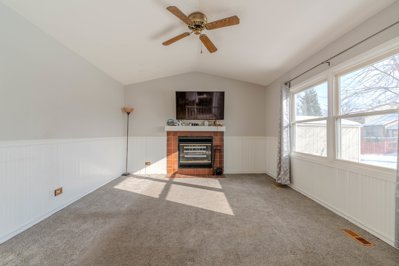 601 Bluff Street, Carol Stream, IL 60188