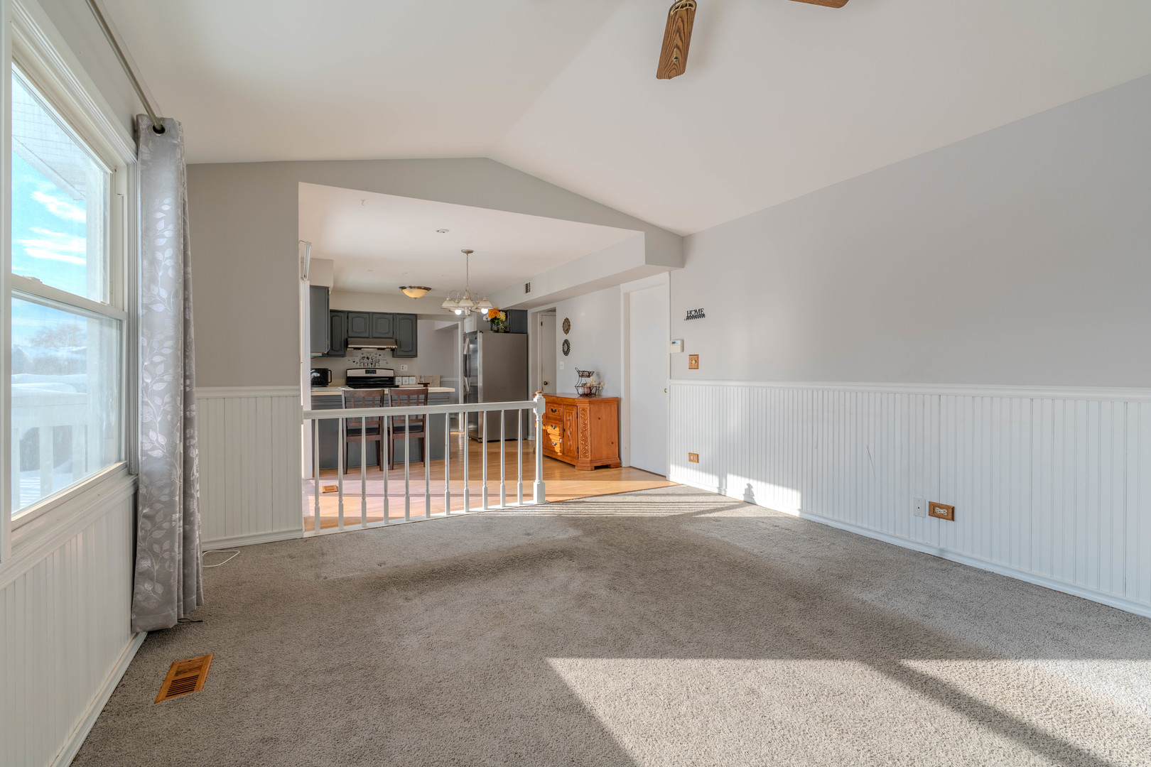 601 Bluff Street, Carol Stream, IL 60188