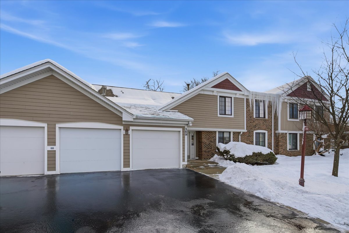 369 Heather Court #A2, Schaumburg, IL 60193