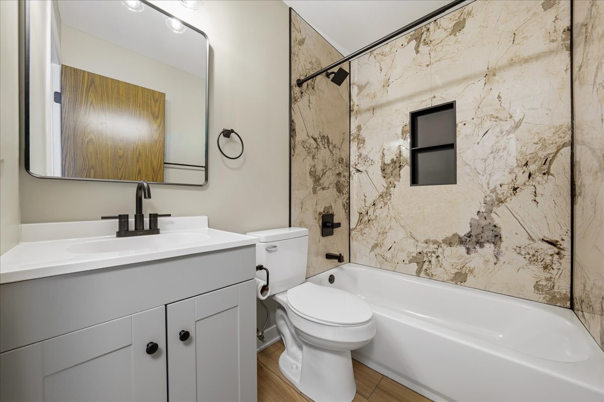 369 Heather Court #A2, Schaumburg, IL 60193