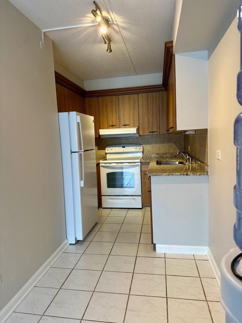 5125 Blodgett Avenue #418, Downers Grove, IL 60515