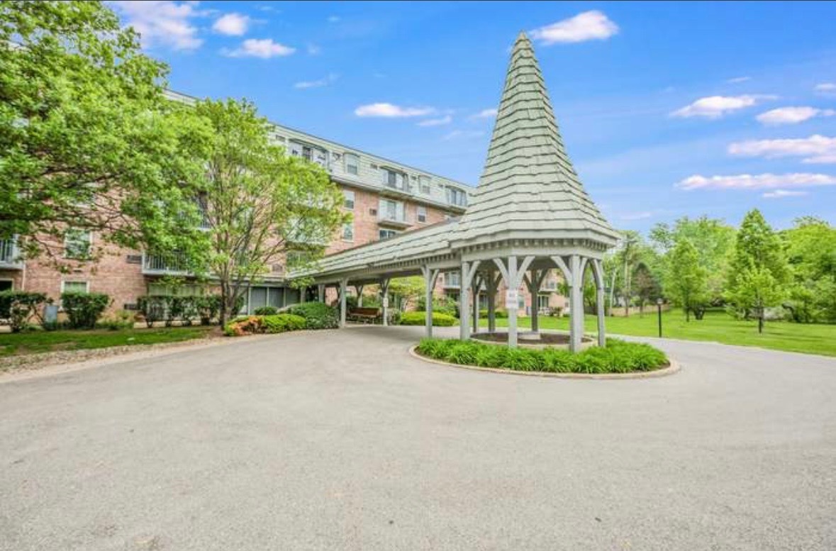 5125 Blodgett Avenue #418, Downers Grove, IL 60515