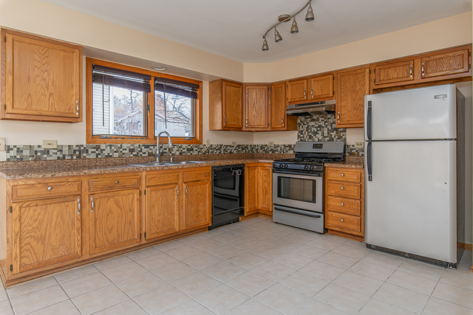 97 Mark Lane, Fox Lake, IL 60020