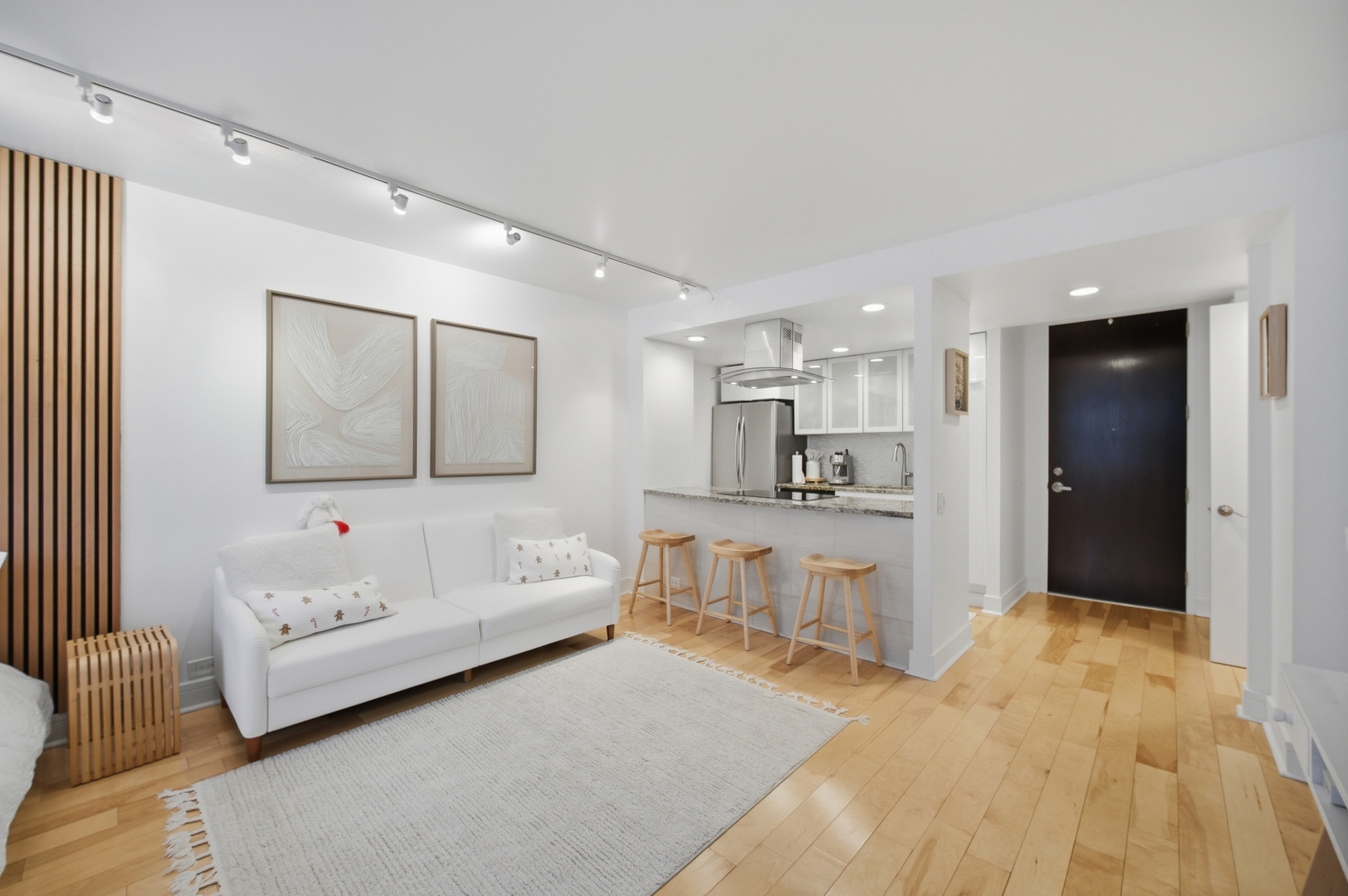 535 N MICHIGAN Avenue #1210, Chicago, IL 60611