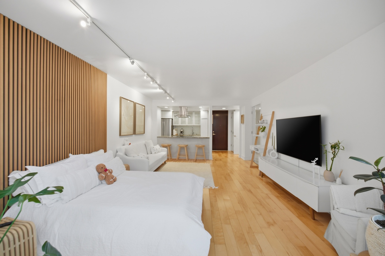 535 N MICHIGAN Avenue #1210, Chicago, IL 60611