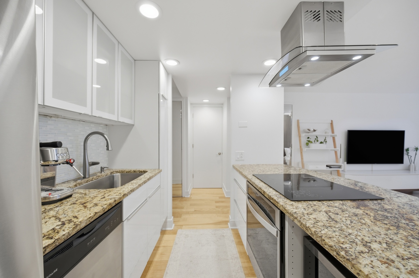 535 N MICHIGAN Avenue #1210, Chicago, IL 60611