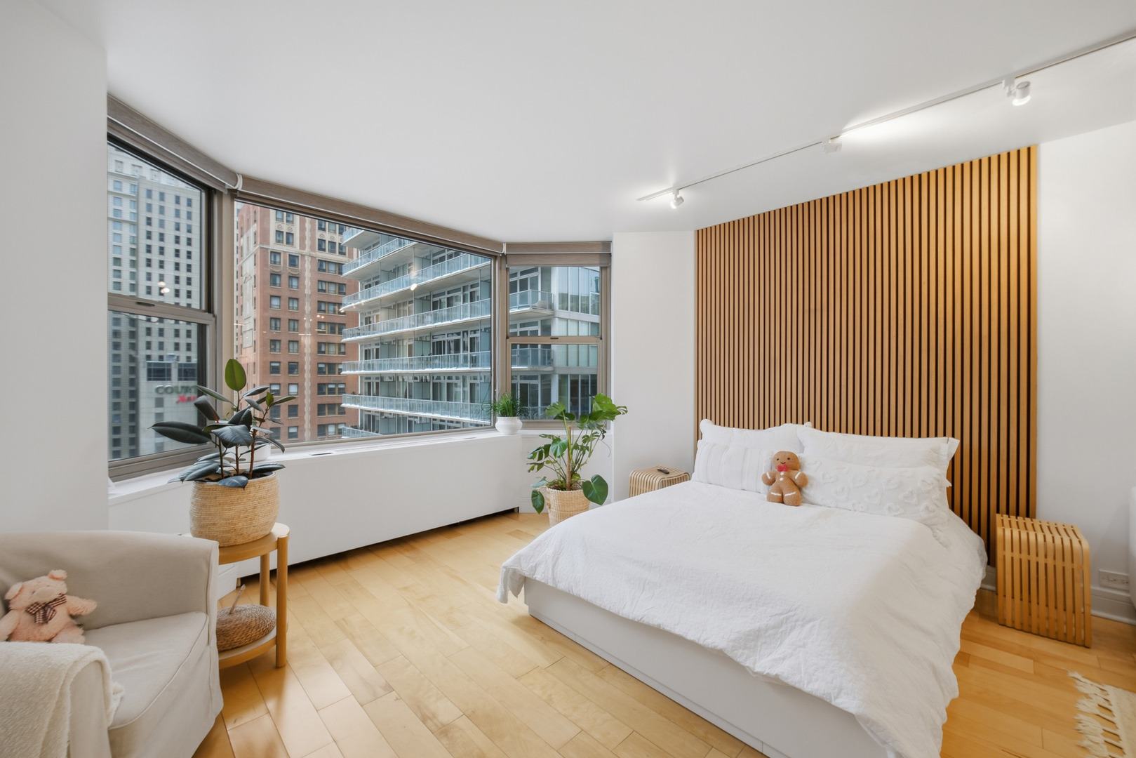 535 N MICHIGAN Avenue #1210, Chicago, IL 60611