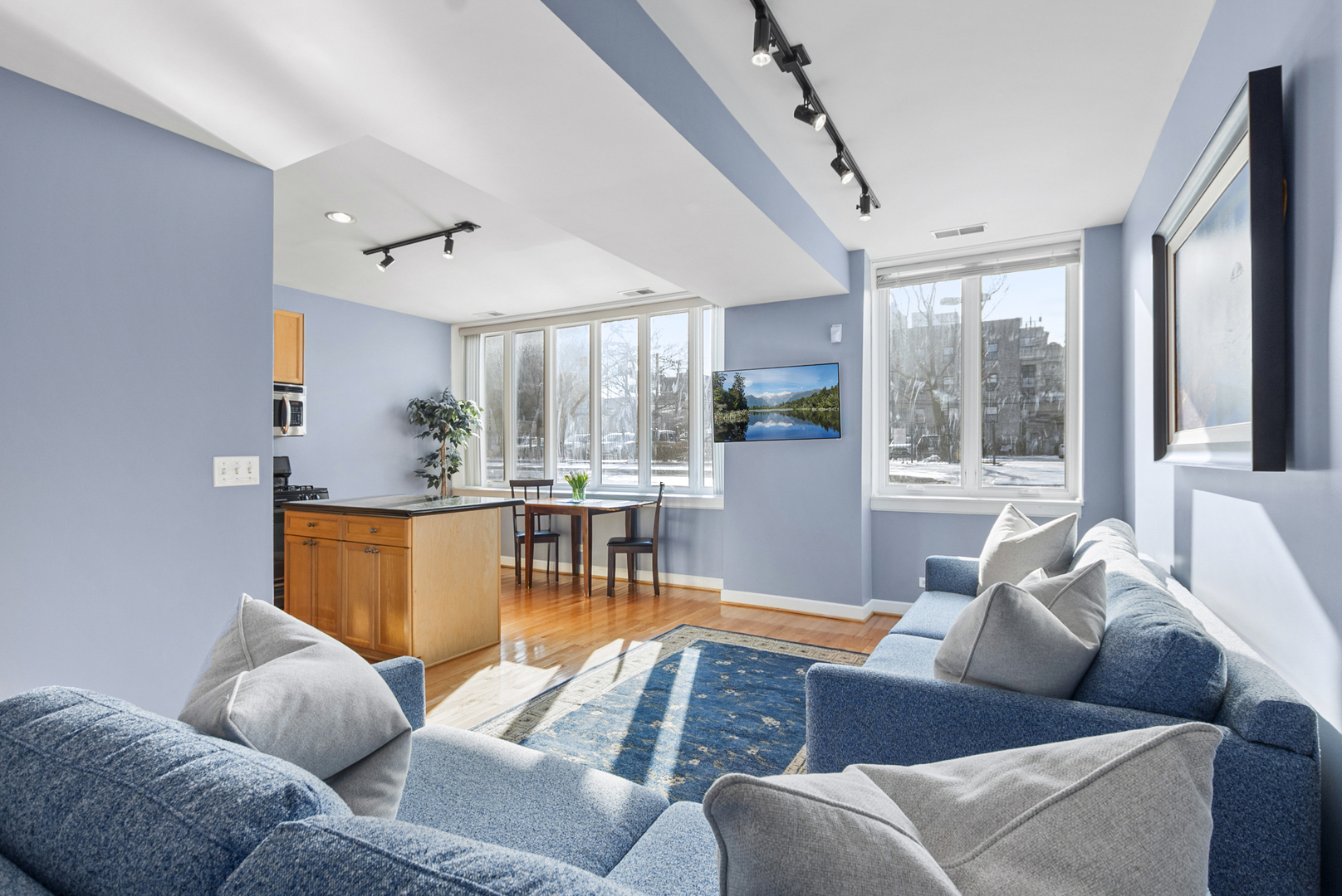 1636 W Melrose Street #102, Chicago, IL 60657