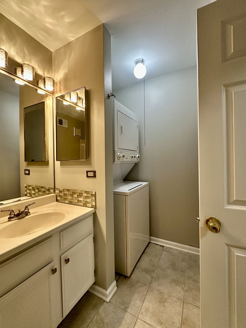 3255 Kirchoff Road #106, Rolling Meadows, IL 60008