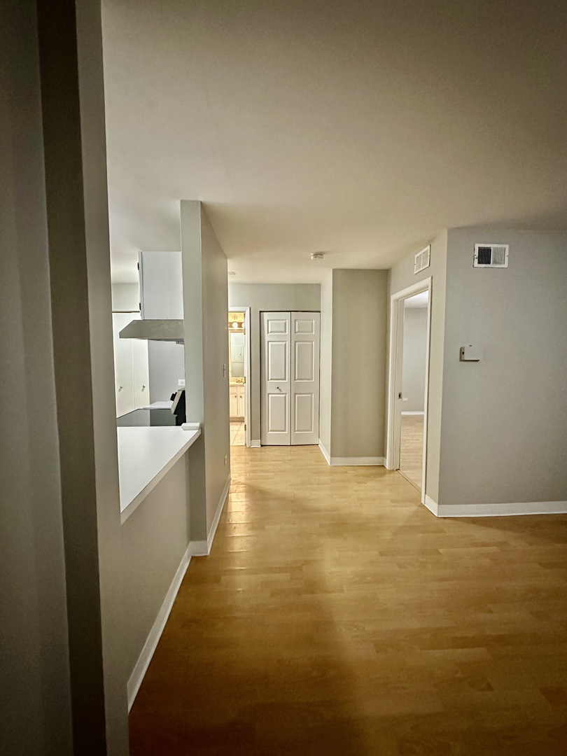 3255 Kirchoff Road #106, Rolling Meadows, IL 60008