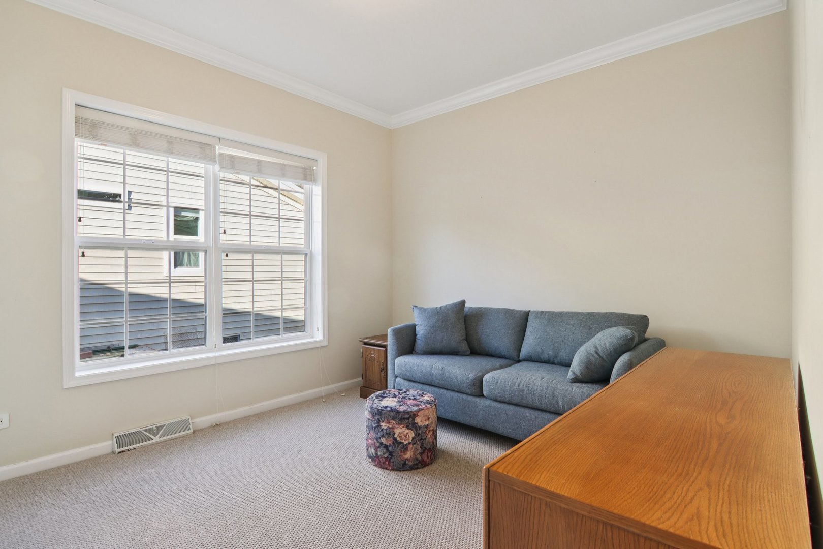 328 Legacy Court, Grayslake, IL 60030