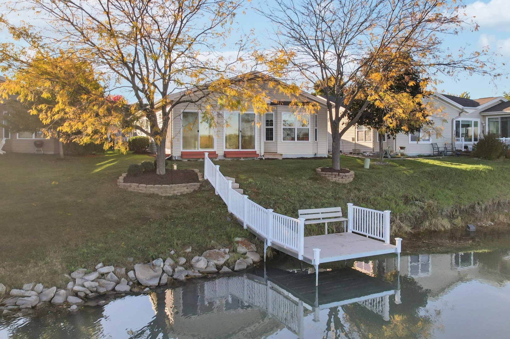 328 Legacy Court, Grayslake, IL 60030