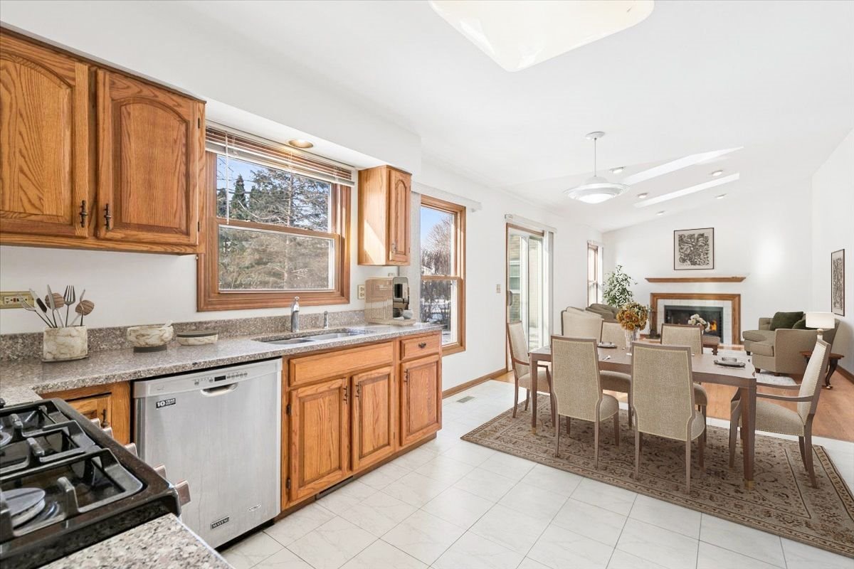 260 N Fiore Parkway, Vernon Hills, IL 60061