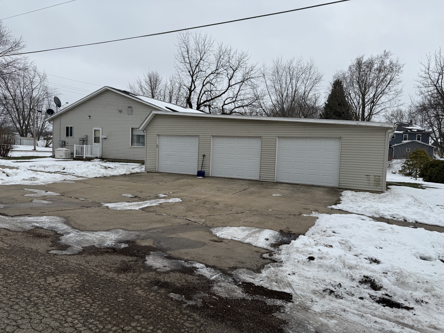 319 N Fourth Street, Neponset, IL 61345