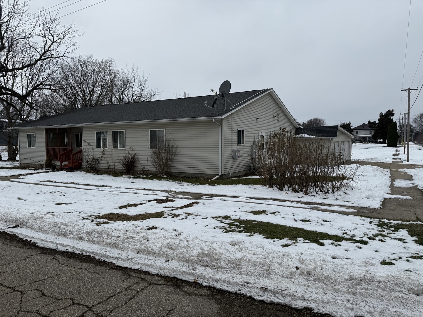 319 N Fourth Street, Neponset, IL 61345