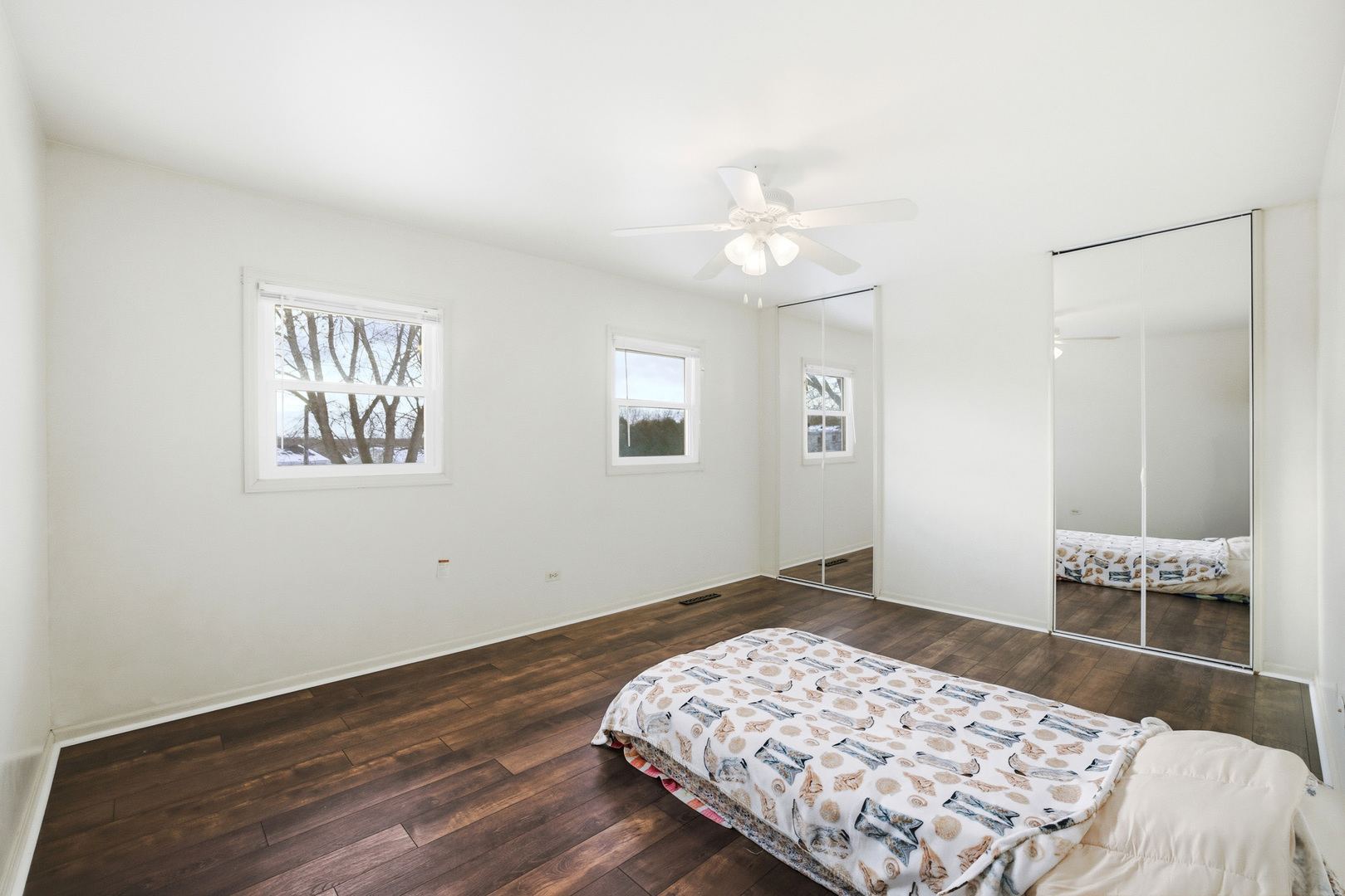 220 Dato Drive, Streamwood, IL 60107