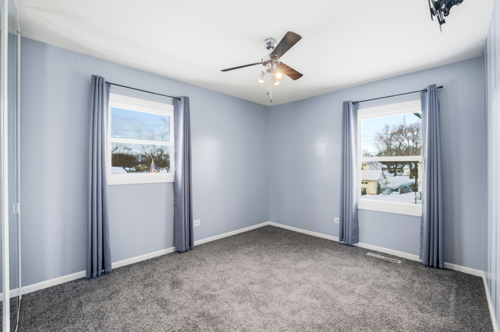 220 Dato Drive, Streamwood, IL 60107