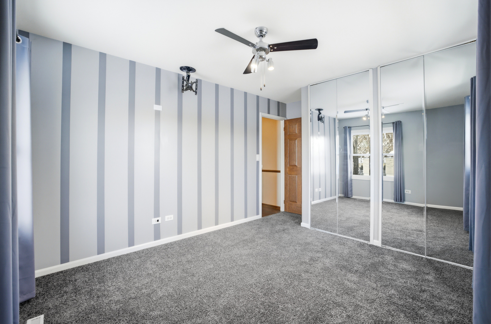 220 Dato Drive, Streamwood, IL 60107