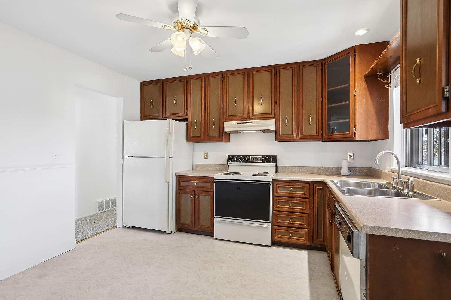 700 Hayward Avenue, Streamwood, IL 60107