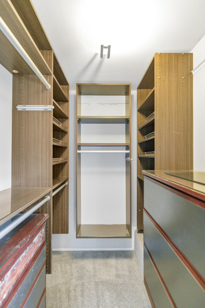 1941 Quaker Hollow Lane #1941, Streamwood, IL 60107