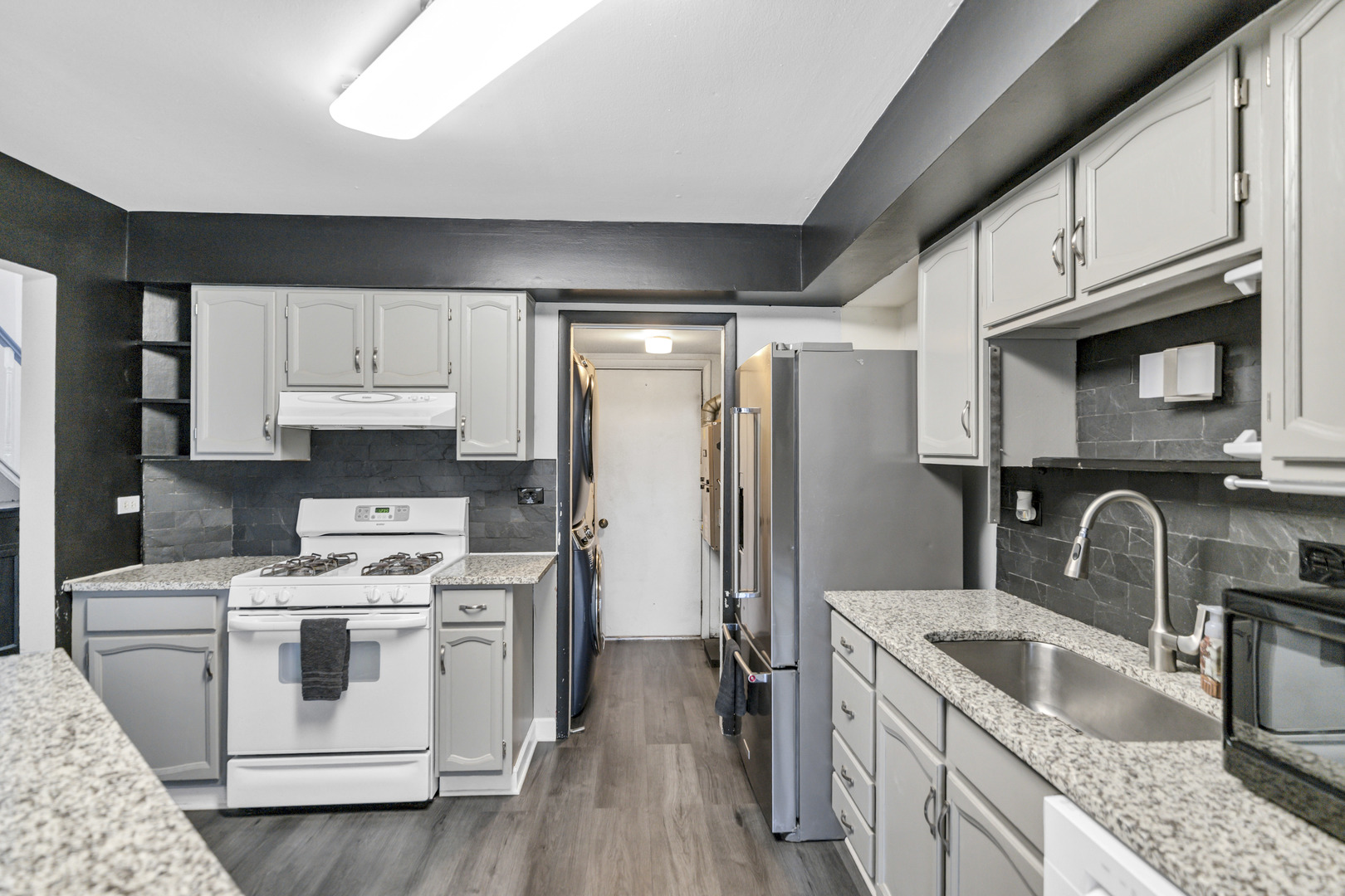 1941 Quaker Hollow Lane #1941, Streamwood, IL 60107