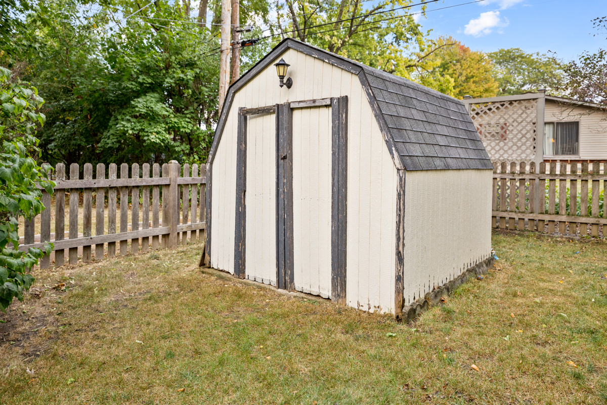 328 S 14TH Street, St. Charles, IL 60174