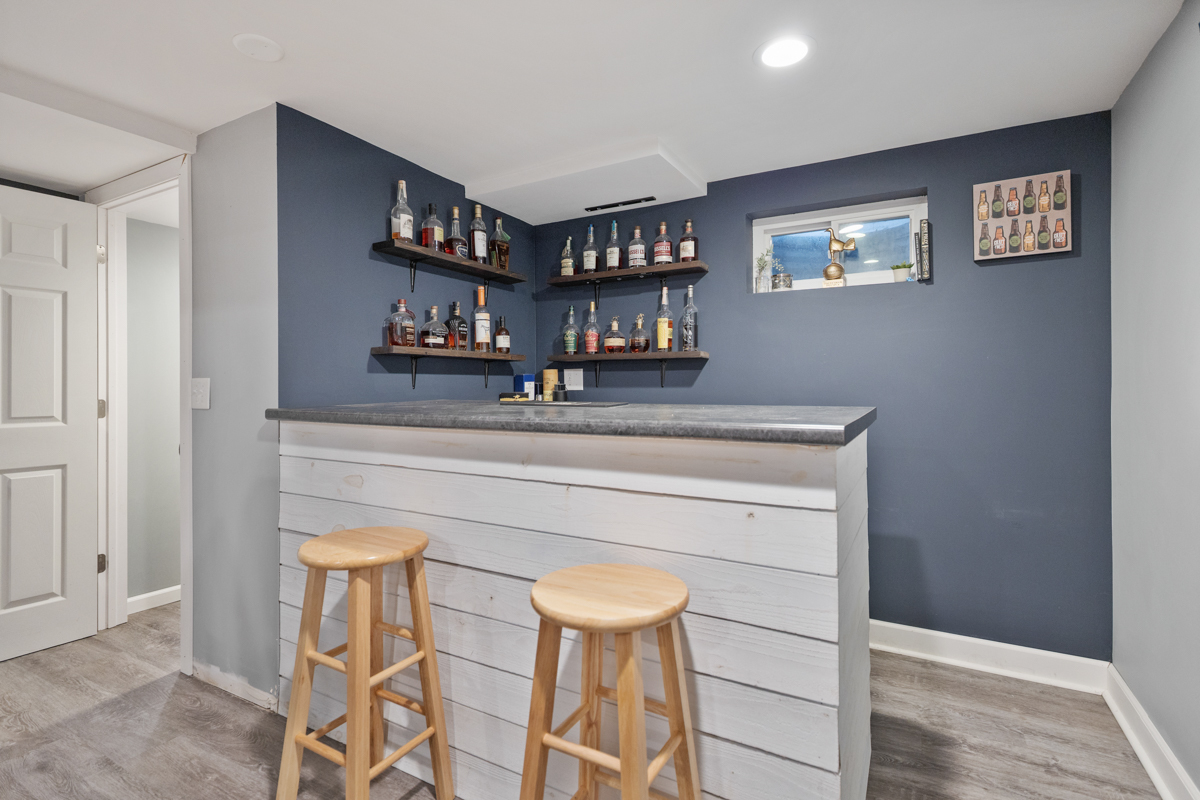 328 S 14TH Street, St. Charles, IL 60174