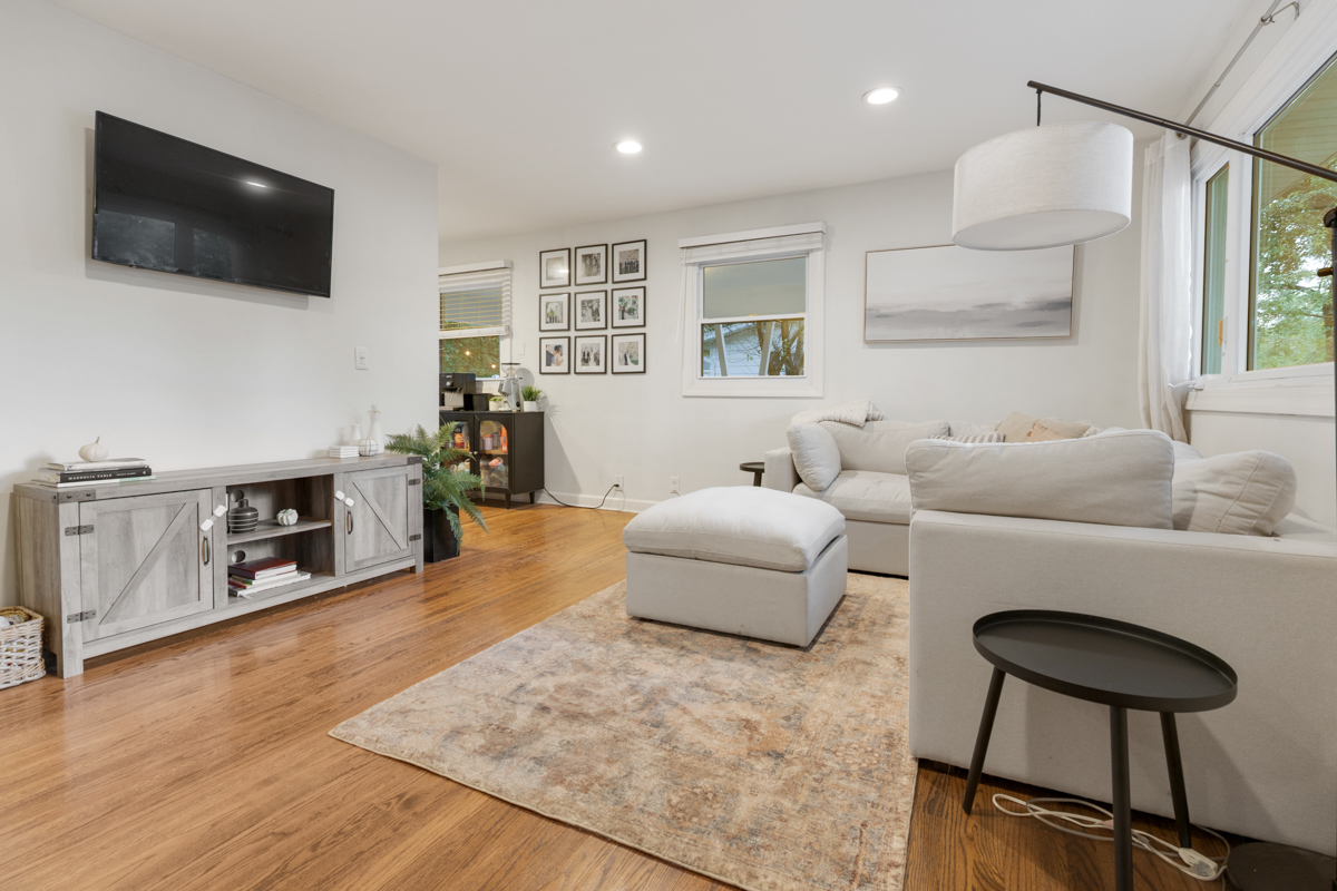 328 S 14TH Street, St. Charles, IL 60174