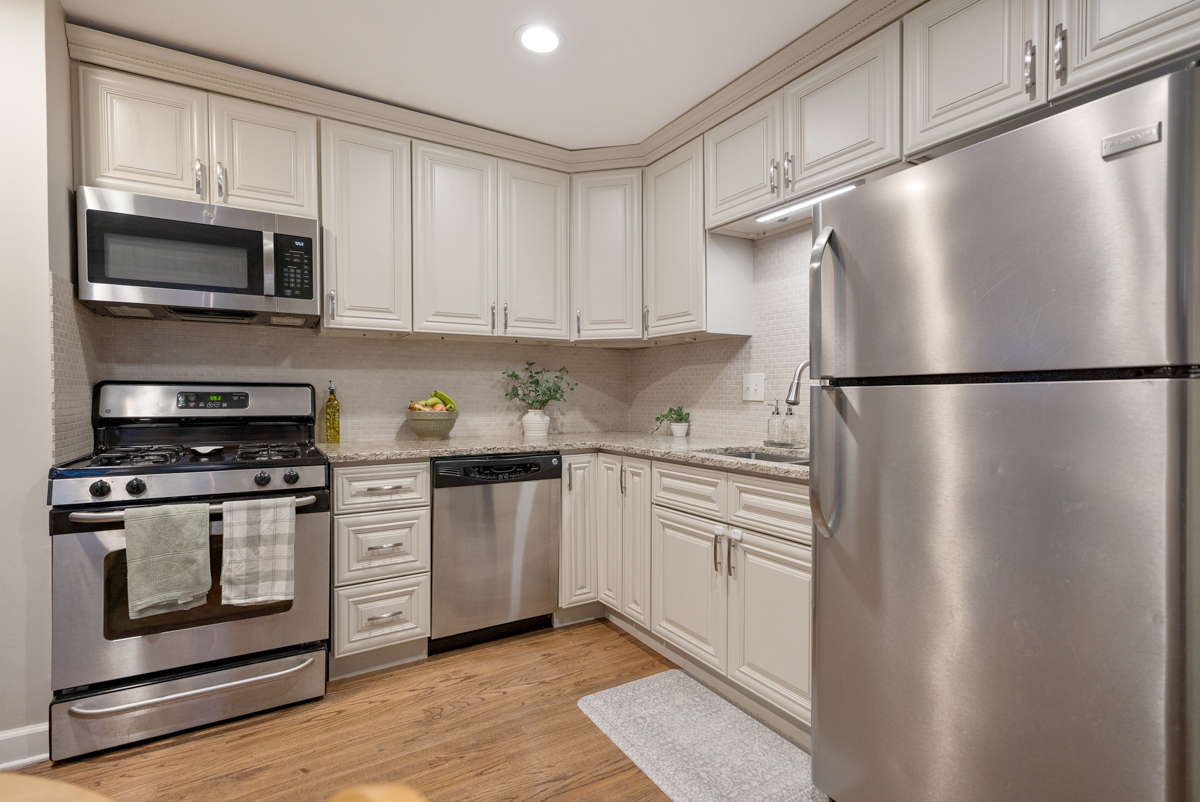 328 S 14TH Street, St. Charles, IL 60174