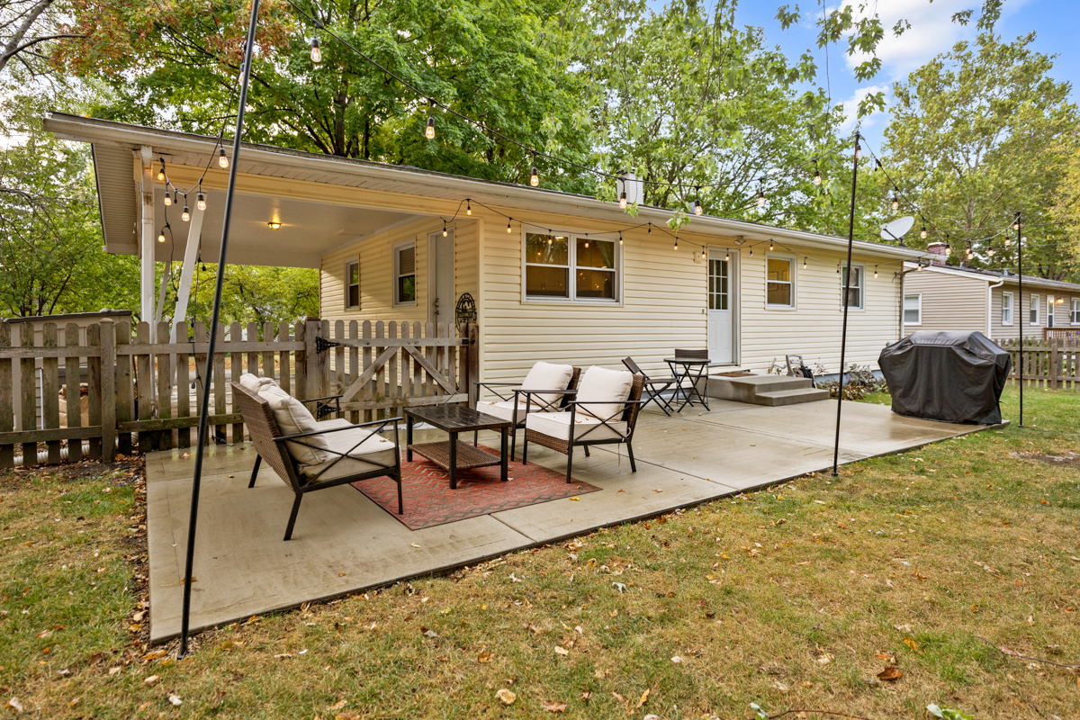 328 S 14TH Street, St. Charles, IL 60174