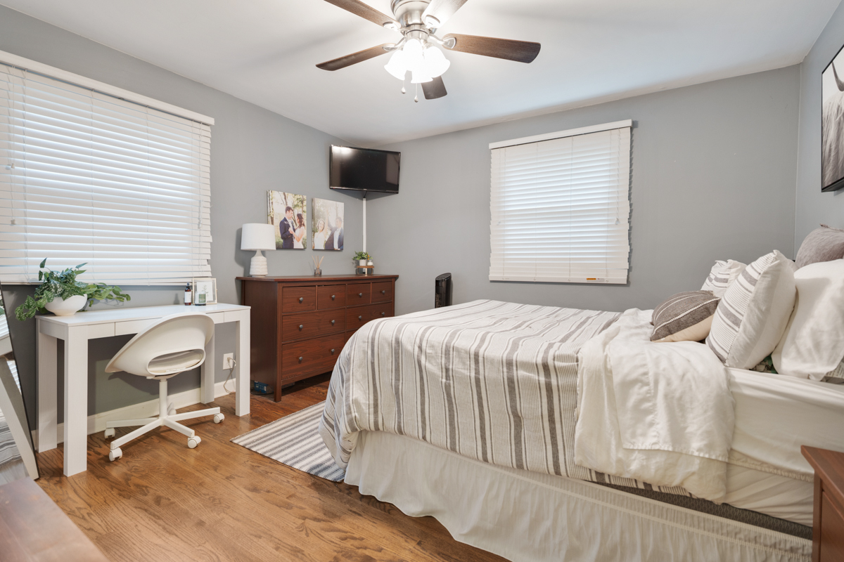 328 S 14TH Street, St. Charles, IL 60174