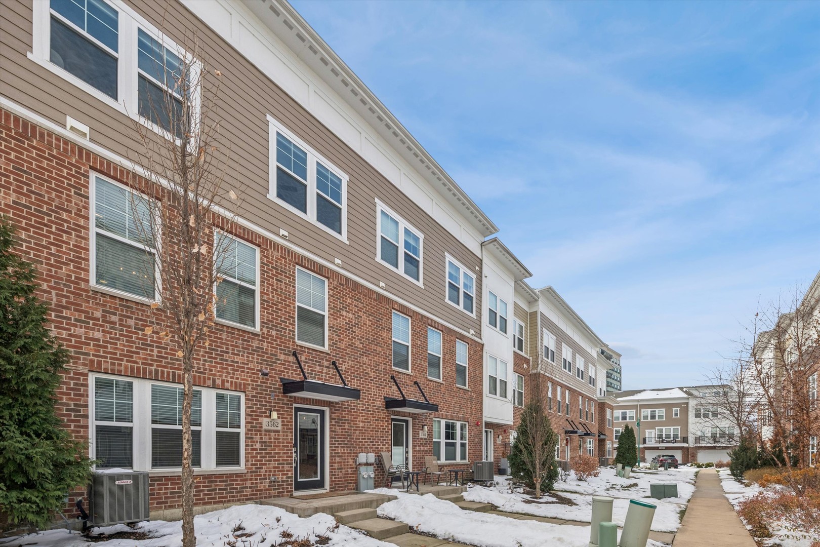 3562 SAWGRASS Drive, Woodridge, IL 60517