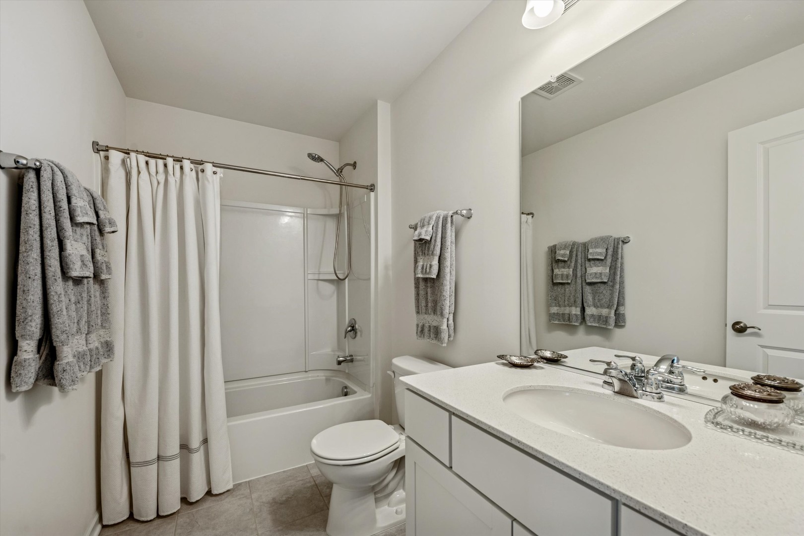 3562 SAWGRASS Drive, Woodridge, IL 60517