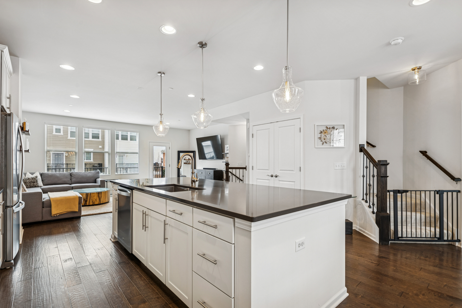 3562 SAWGRASS Drive, Woodridge, IL 60517