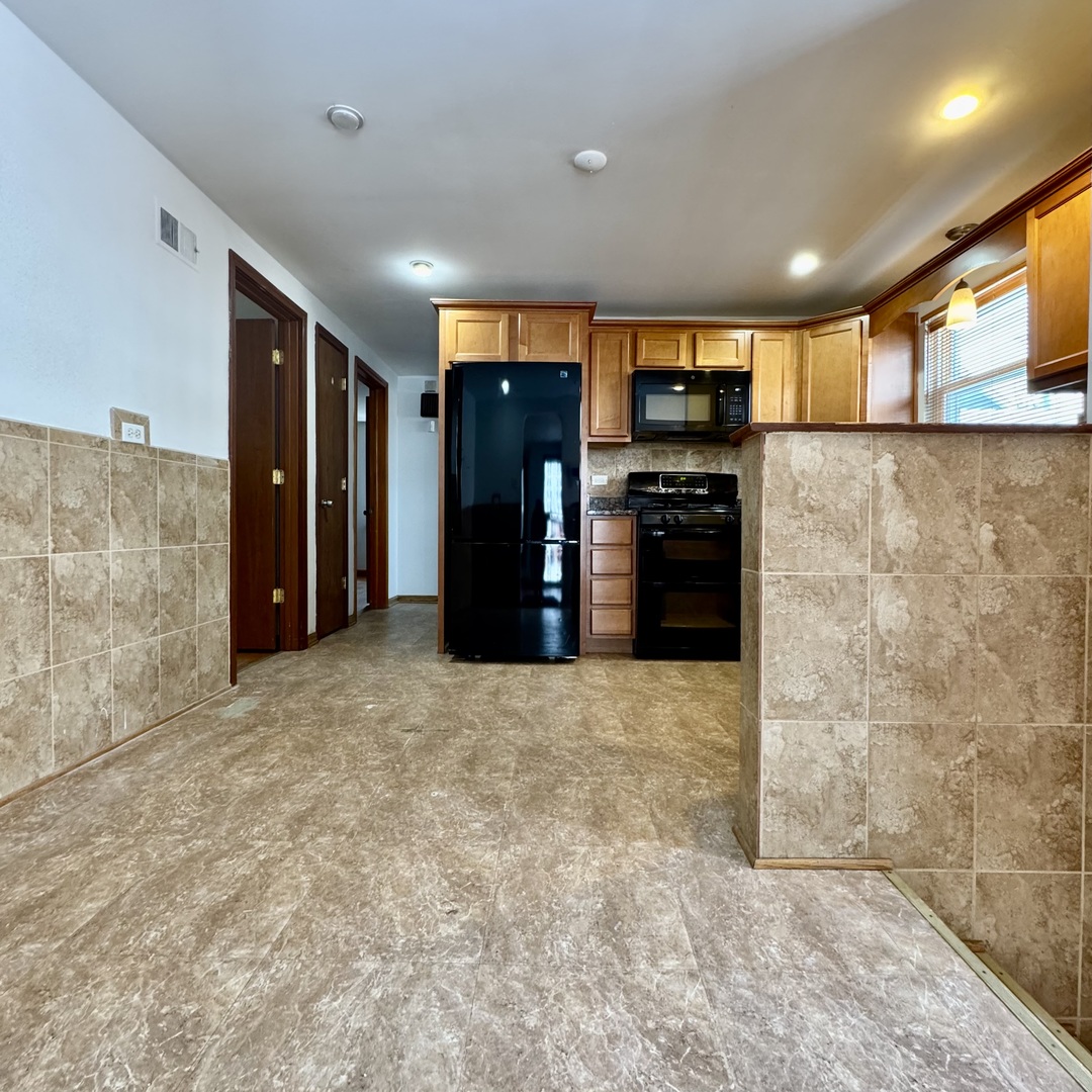 8936 S Oglesby Avenue, Chicago, IL 60617