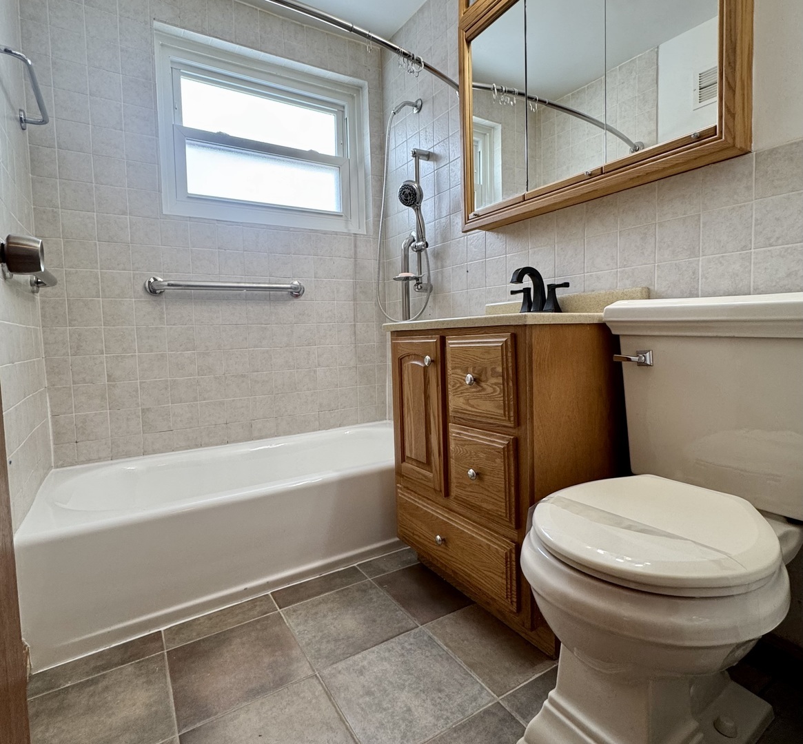 8936 S Oglesby Avenue, Chicago, IL 60617