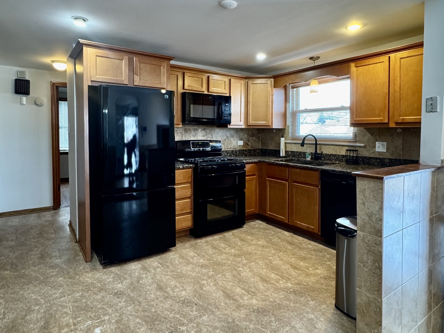 8936 S Oglesby Avenue, Chicago, IL 60617