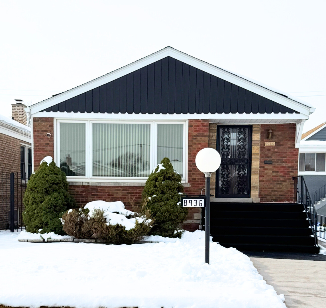 8936 S Oglesby Avenue, Chicago, IL 60617