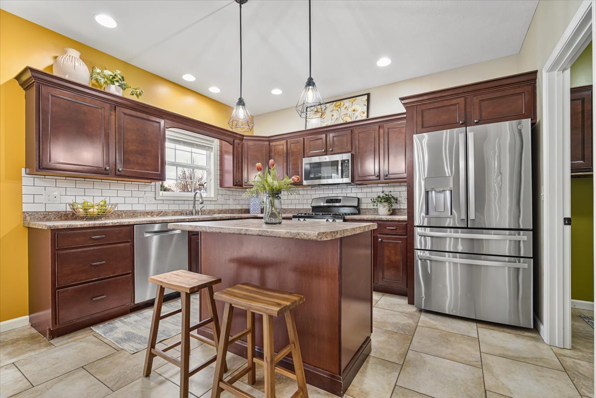 805 Dresser Drive, Normal, IL 61761