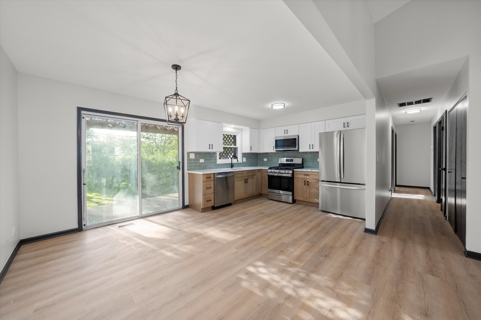 8040 Geneva Street, Woodridge, IL 60517