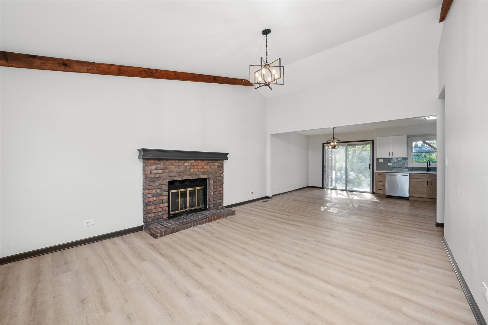 8040 Geneva Street, Woodridge, IL 60517