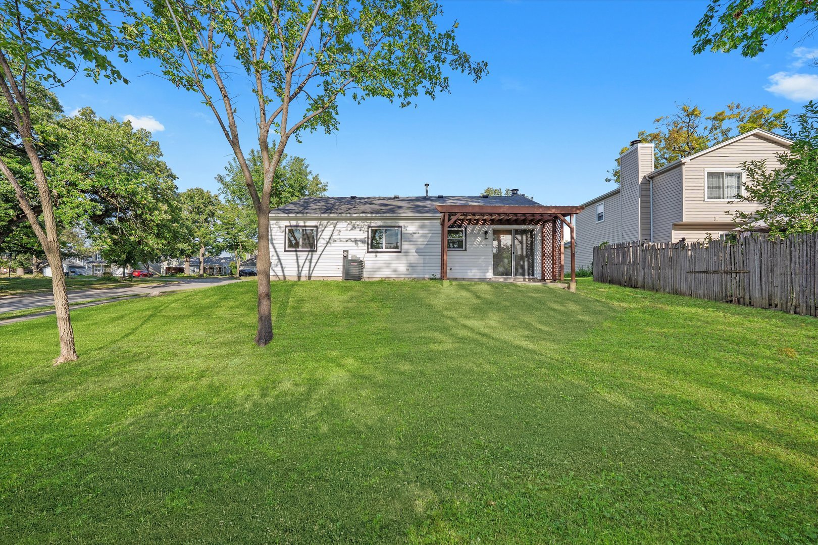 8040 Geneva Street, Woodridge, IL 60517