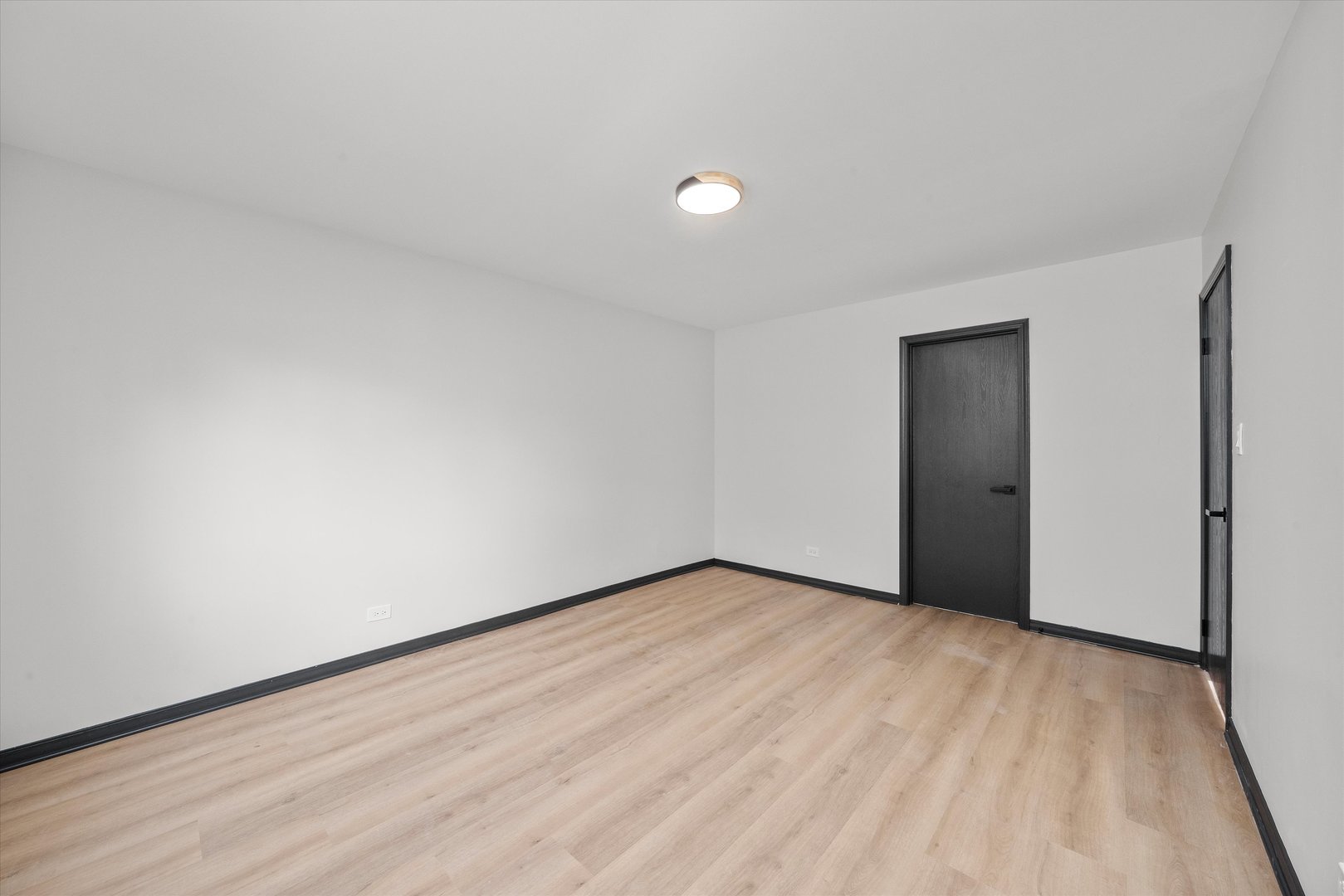 8040 Geneva Street, Woodridge, IL 60517