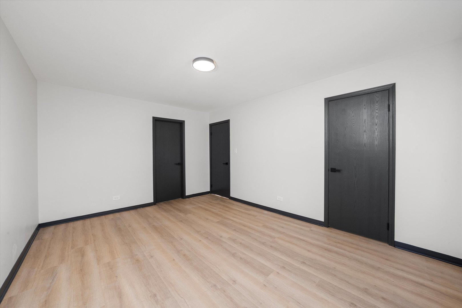 8040 Geneva Street, Woodridge, IL 60517