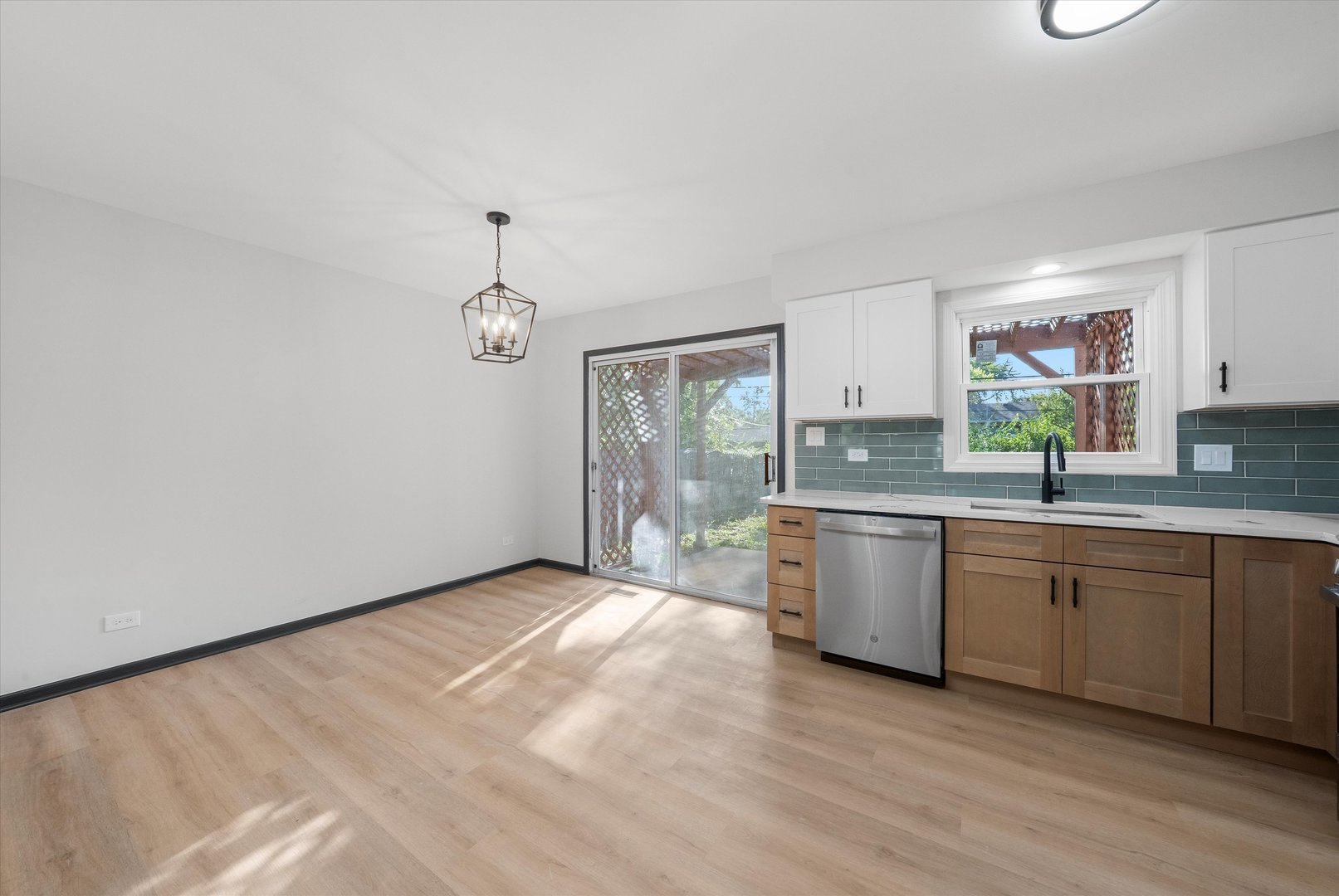 8040 Geneva Street, Woodridge, IL 60517