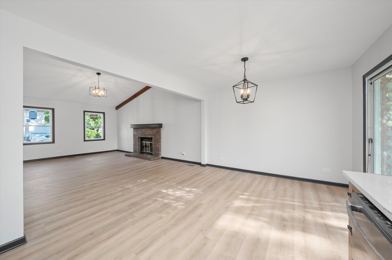 8040 Geneva Street, Woodridge, IL 60517