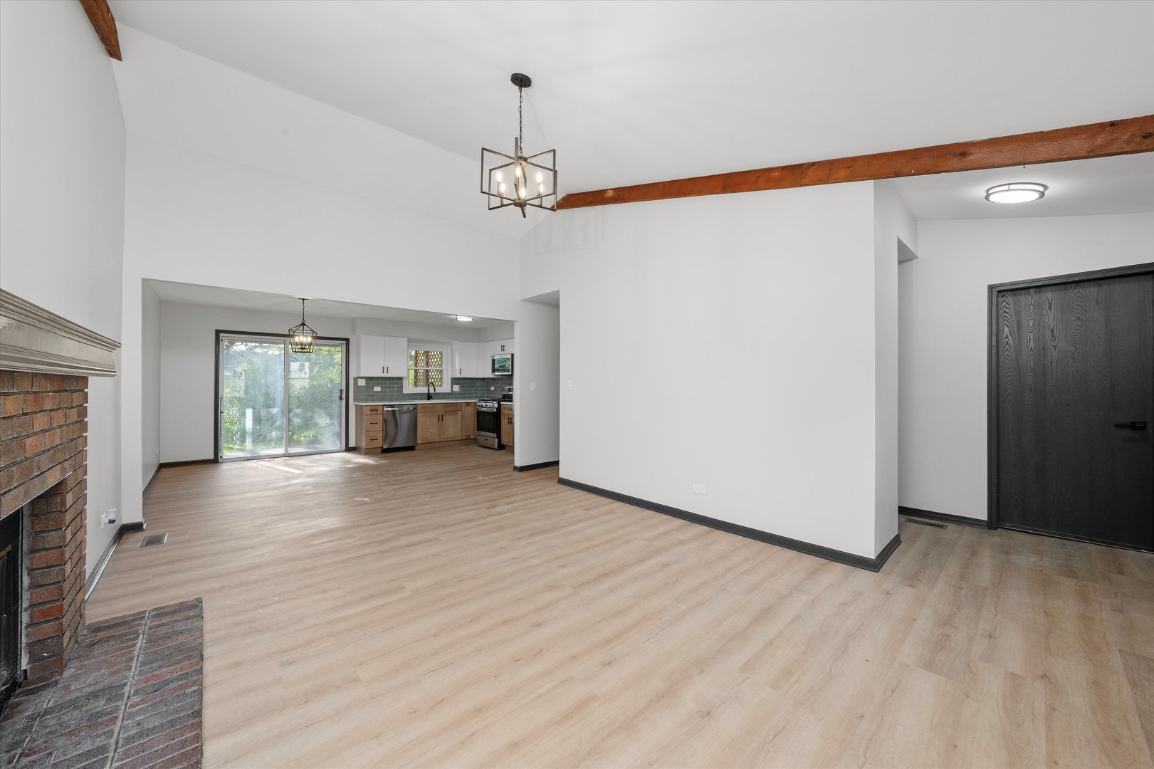 8040 Geneva Street, Woodridge, IL 60517