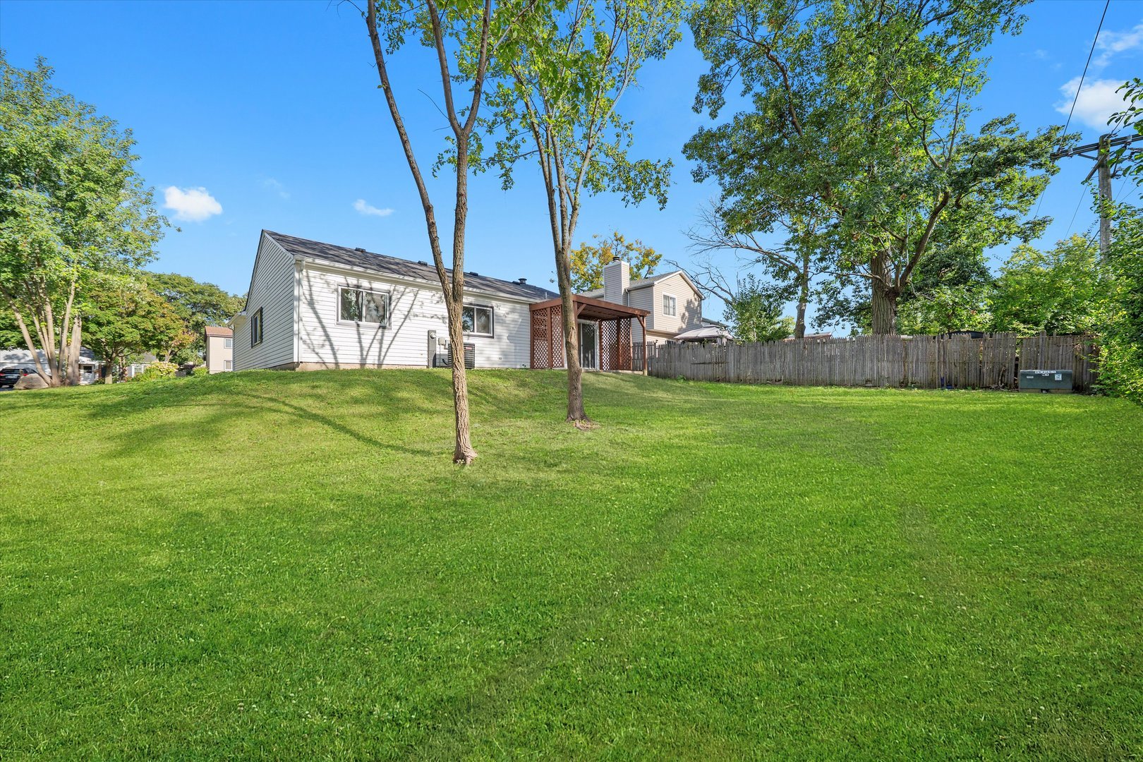 8040 Geneva Street, Woodridge, IL 60517