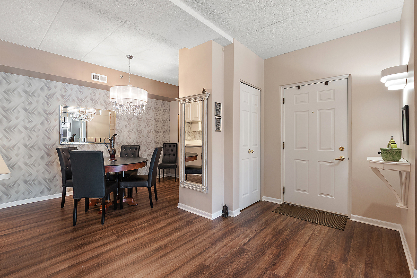 7841 W 157th Street #208, Orland Park, IL 60462