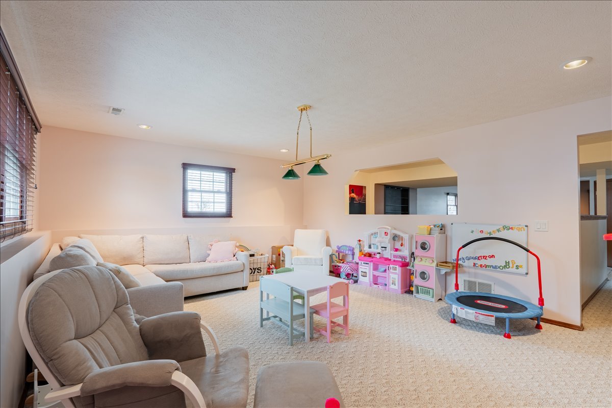 1509 Beckenham Drive, Bloomington, IL 61704